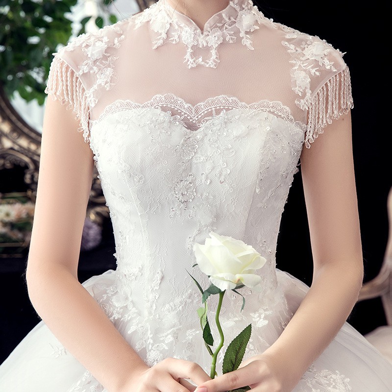 Đầm cưới ren trắng phối cườm đính đá organza kết hợp cổ áo đứng sang trọng nhã nhặn tinh tế