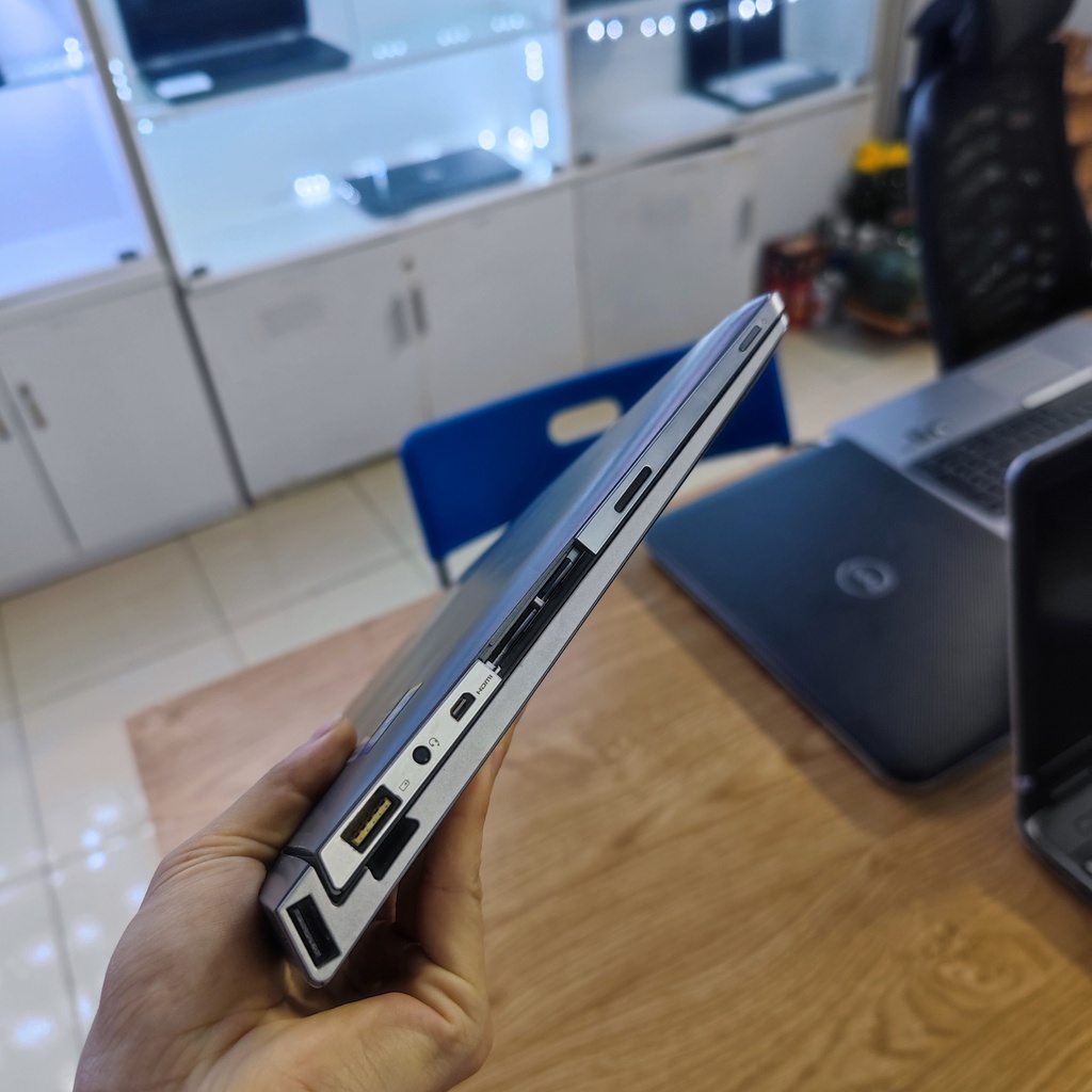 Laptop Lenovo	core i3-4030u, ram 2GB, ssd 120B + 64GB, màn cảm ứng | BigBuy360 - bigbuy360.vn