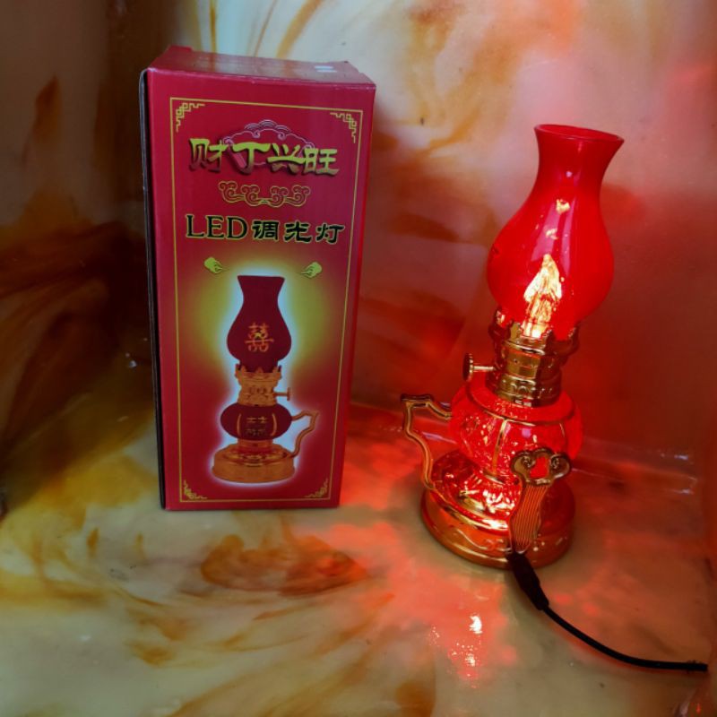Đèn dầu bàn thờ