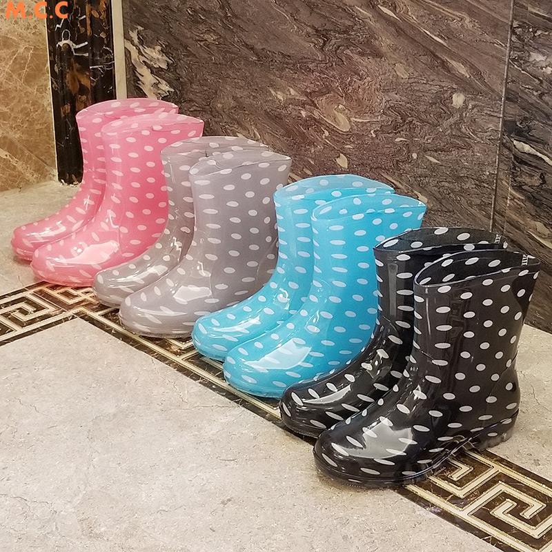 Ủng cao su chống nước đi mưa kiểu dáng thời trang phong cách Hàn Quốc