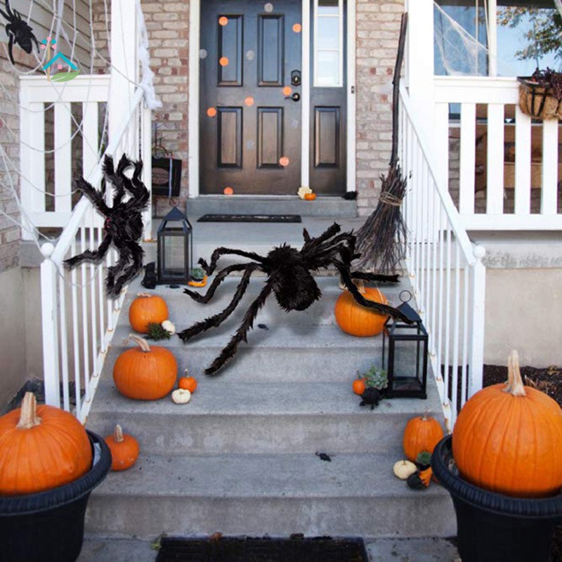 Nhện giả dùng để trang trí nhân dịp lễ hội Halloween