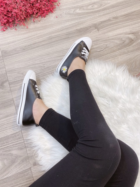 Giày slip on hoa cúc