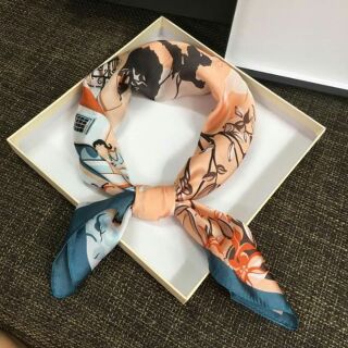 Khăn lụa vuông giá 120k sale 79k