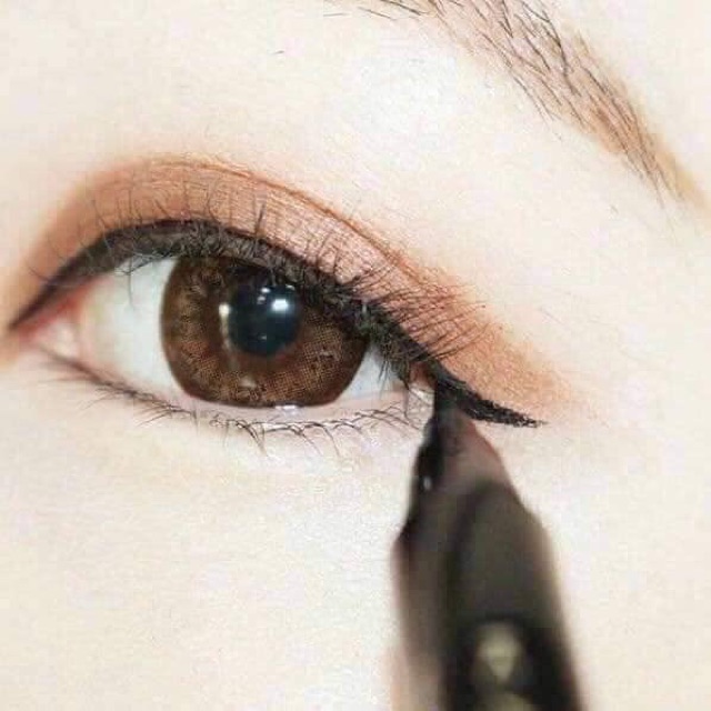 Kẻ mắt nước Kiss Me Smooth Eyeliner Super Keep Black