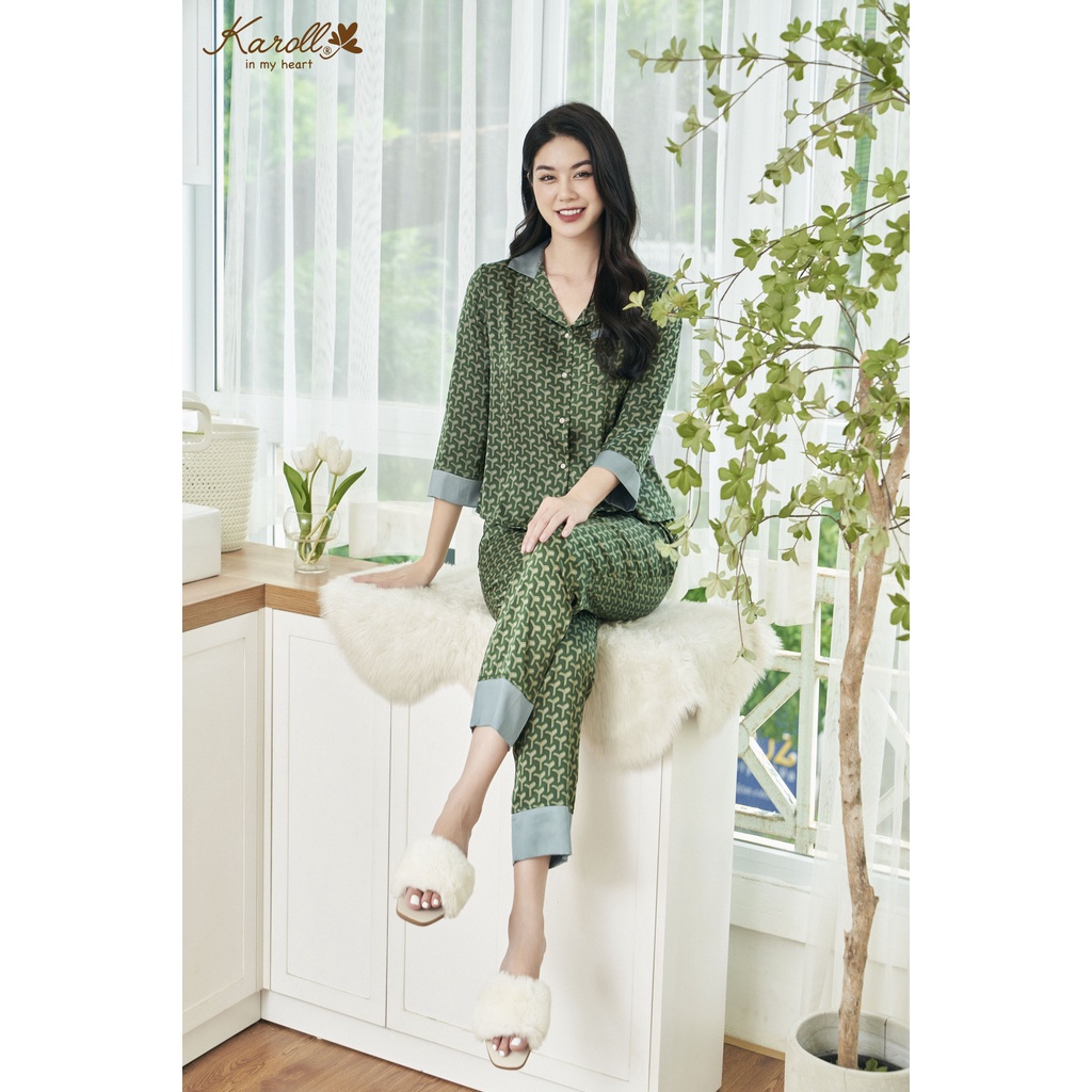 Đồ bộ mặc nhà nữ Karoll chất lụa quần dài tay lỡ hoạ tiết siêu xinh NH22.071