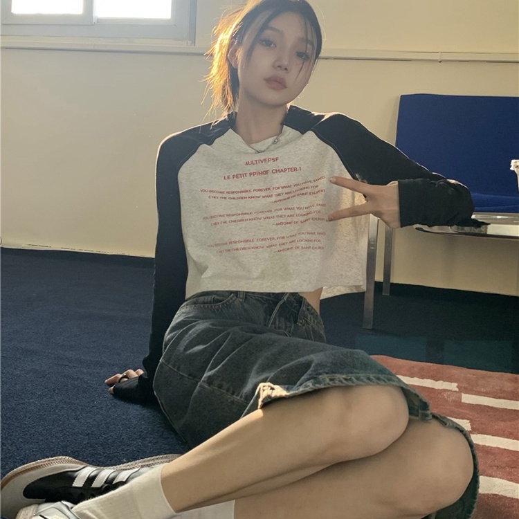 Áo thun SUXI croptop tay dài dáng rộng in chữ phối màu cá tính