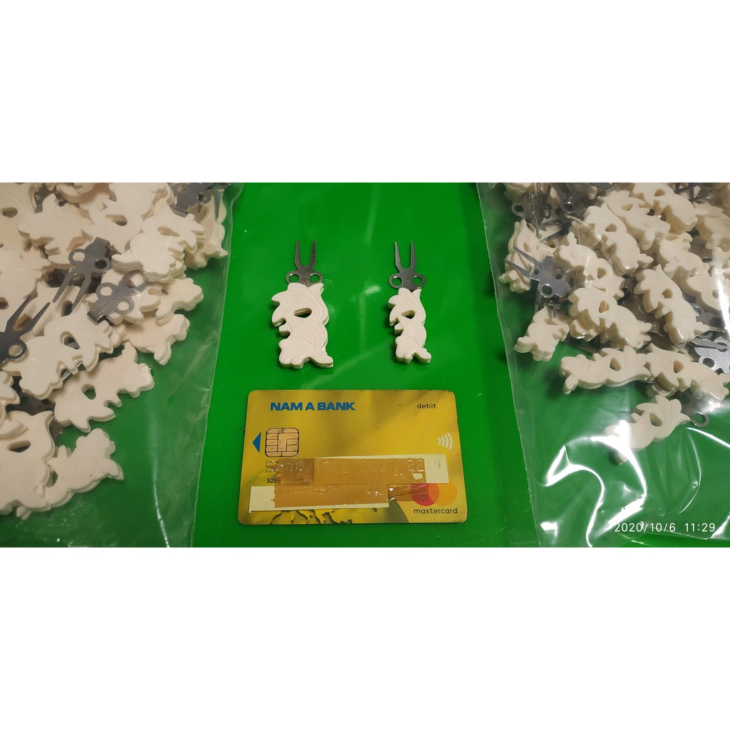 J01 - 10 cái XIÊN HOA QUẢ, CHUỐI loại NHỎ, NHỰA TỐT cho chim mào, chòe, khuyên