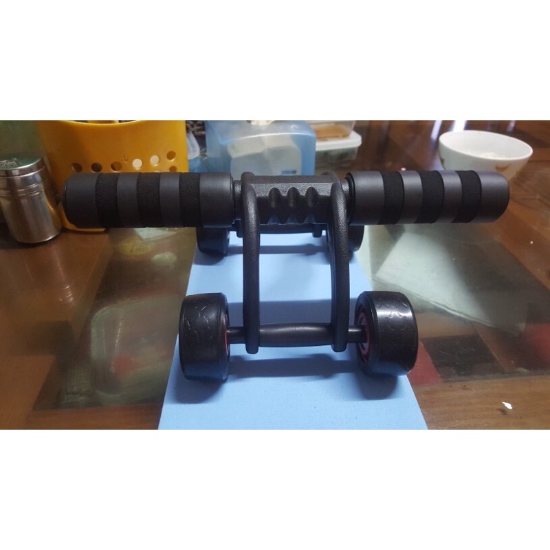 Con lăn tập cơ bụng 4 bánh cao cấp tặng kèm thảm gối chân