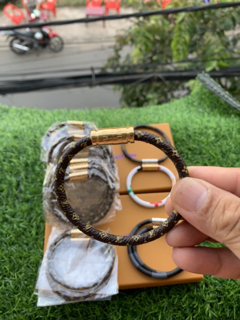 Vòng đeo tay thời trang