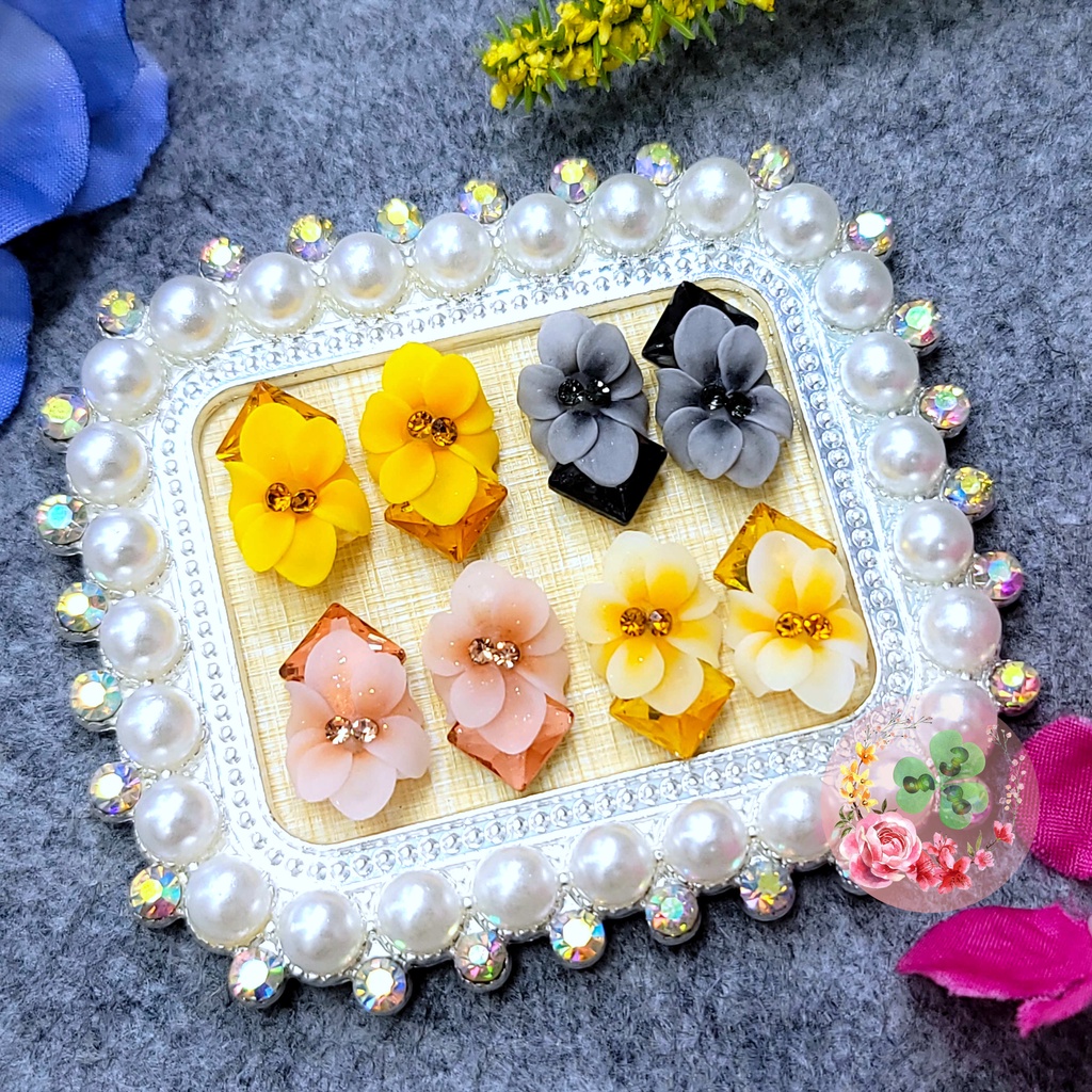Mẫu: F049 . Hoa bột "Cúc đá vuông" đính móng siêu xinh.