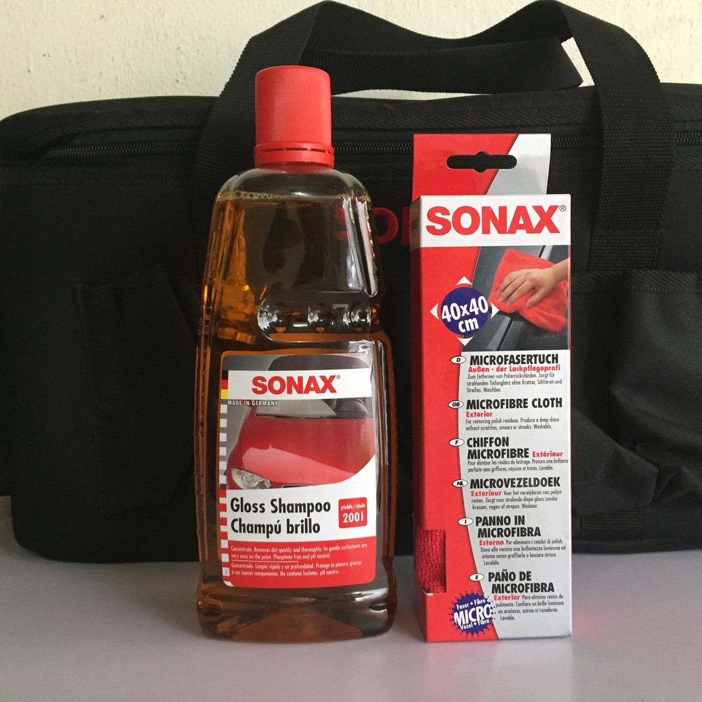 Combo nước rửa xe và khăn lau xe đa năng SONAX Gloss Shampoo Concentrate. SONAX Microfibre cloth exterior