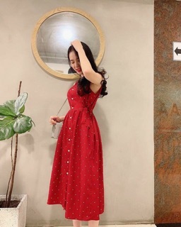 Đầm đỏ chấm bi thắt nơ eo