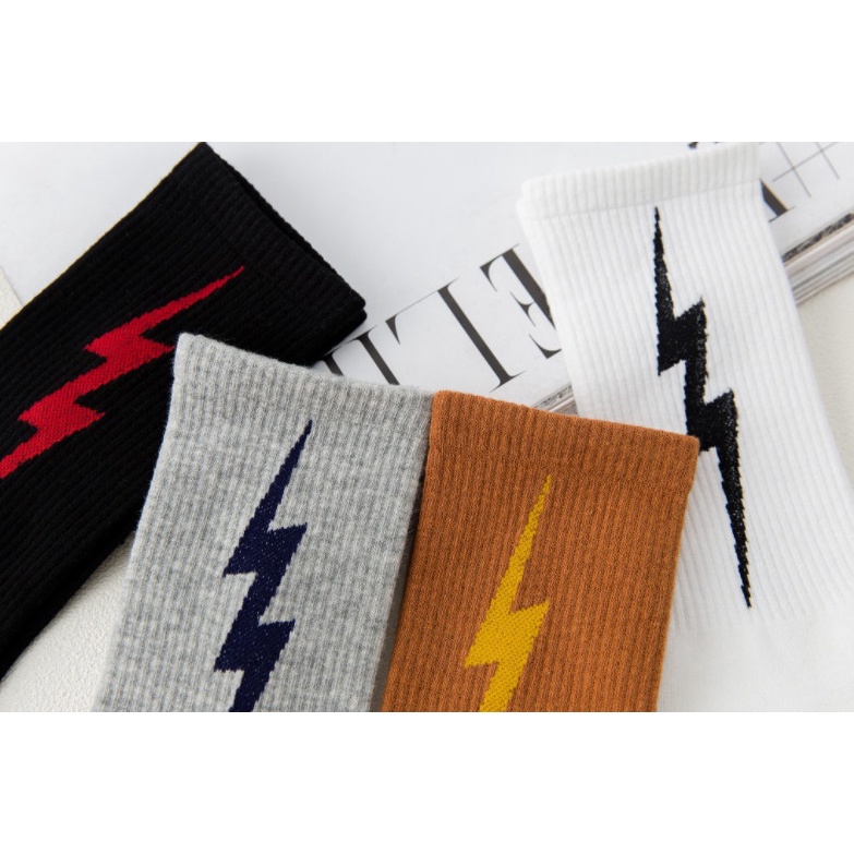 Vớ cao cổ hình tia chớp Unisex phong cách thể thao, trẻ trung và năng động.
