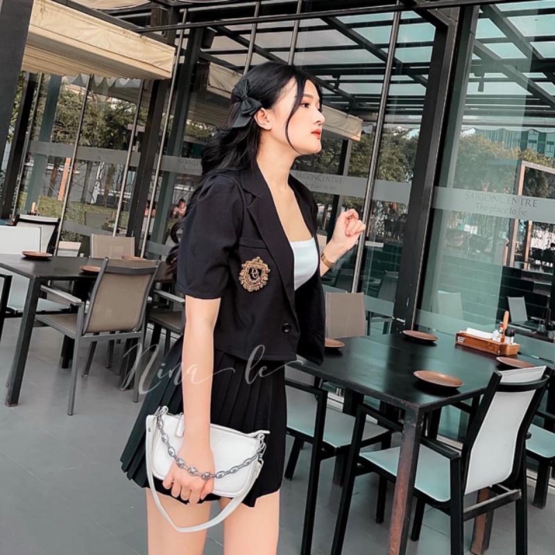 Set áo crop vest logo + Chân váy xếp ly (Đen /Nude) | BigBuy360 - bigbuy360.vn