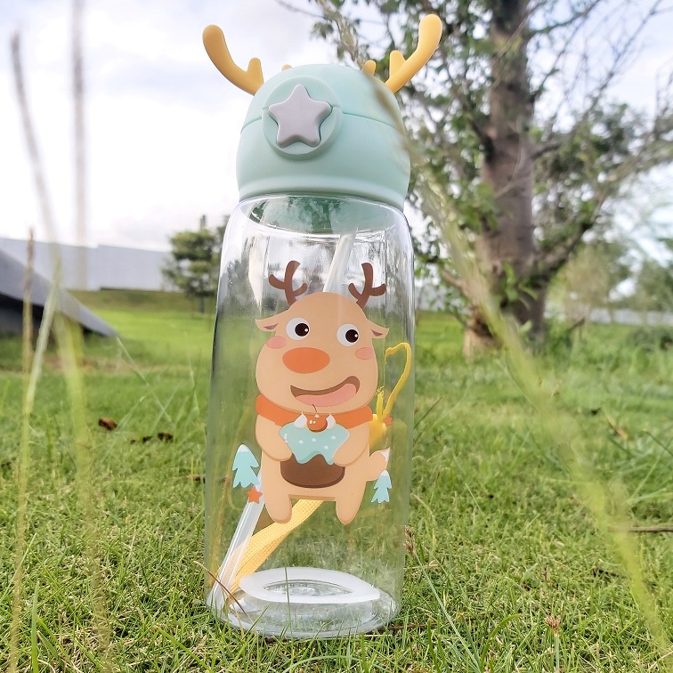 Bình đựng nước sừng hươu 700ml kèm ống hút và dây đeo cho bé, bình nước sừng hươu chống đổ cho bé mẫu mới
