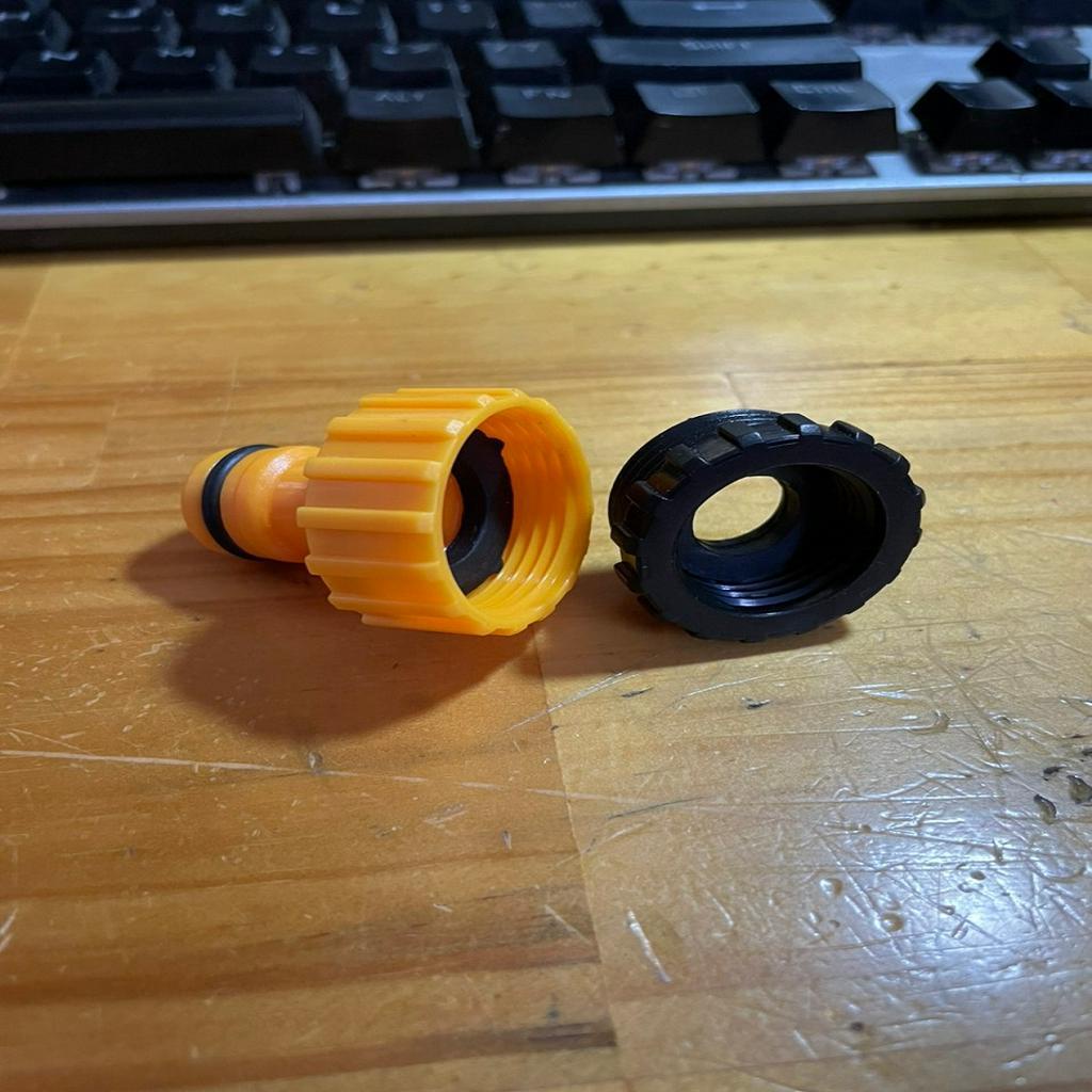 1 CÁI. ĐẦU NỐI NHỰA TẠI VÒI NƯỚC CÓ REN TRONG 20mm or REN 25mm RA NỐI KHỚP NHANH. TH390