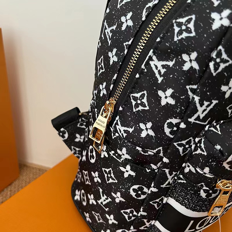 Túi Xách Tay Và Đeo Vai Gucci Cỡ Lớn Unisex 2724