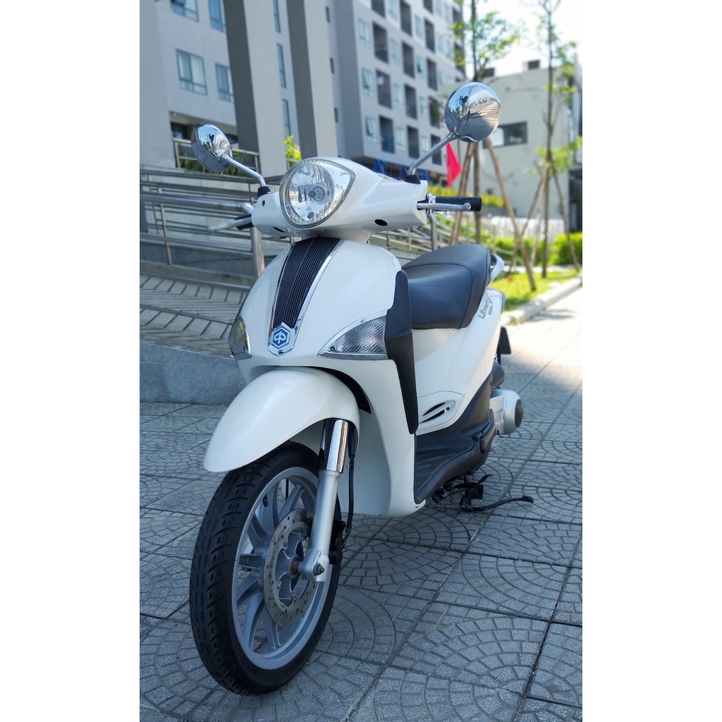 Tem rời liberty xanh đỏ xe trắng