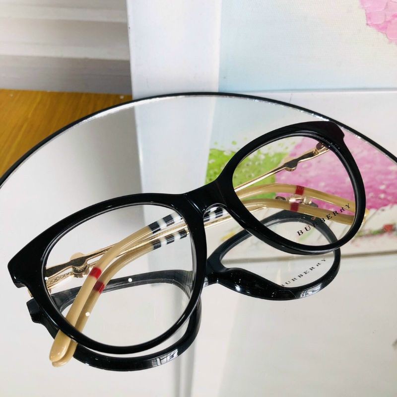 Kính Burberry