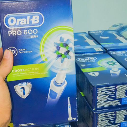 Bàn chải điện Oral-B Pro 600 3D