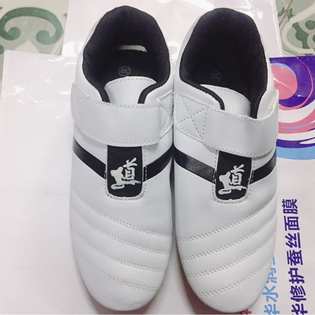 Giầy teakwondo