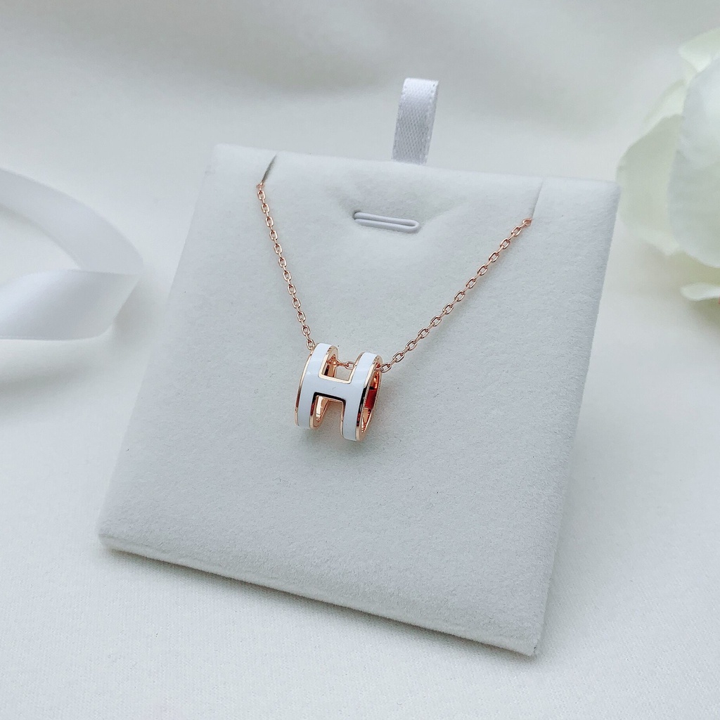 Vòng cổ mặt chữ H có 4 màu gắn đá sang trọng cho nữ