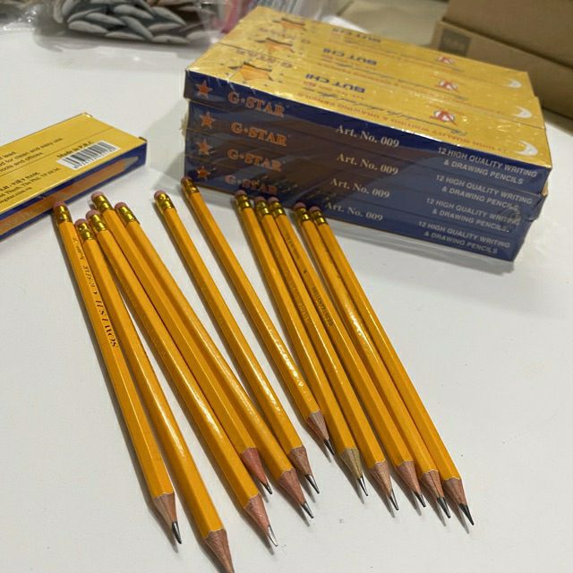 Hộp 12 cây bút chì đen 2B thân vàng Gstar