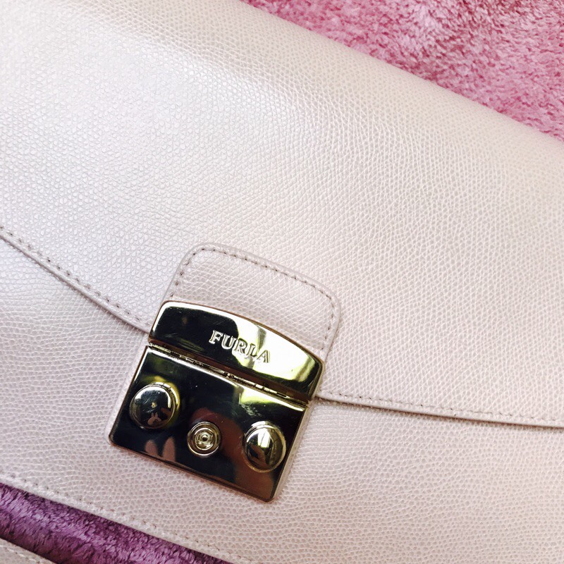 túi furla bản đinh size 24 màu camelia auth like new (sáng hơn màu moon)