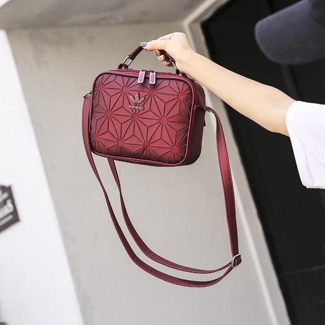 Túi Adidas xuất chuẩn | BigBuy360 - bigbuy360.vn