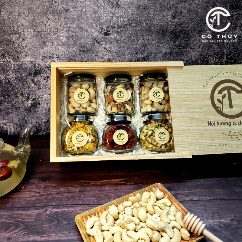 Hộp Quà Tặng Hạt Điều, Ngũ Cốc Granola Và 4 Trà Thảo Mộc CTG302