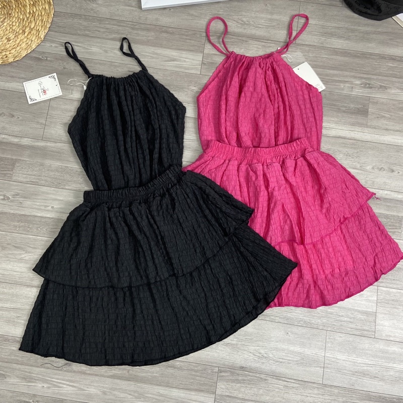 Set bộ cổ yếm hở vai mix chân váy 2 tầng xoè chất đũi xốp màu hồng đen Bộ áo 2 dây váy bèo tầng