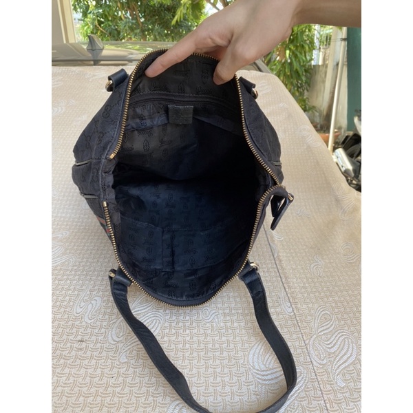 Túi chuẩn si. Túi qua sử dụng . Khách vui lòng xem hình nếu muốn biết thêm thông tin sản phẩm mời khách vô chat. Thanks.