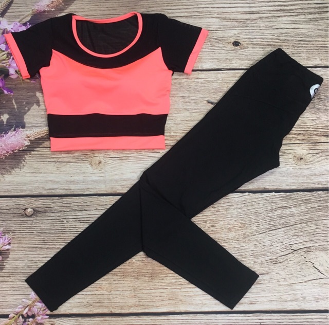 Bộ croptop phối lưới tay có mút sẵn
