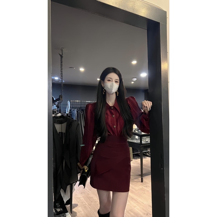 Set đỏ đô áo sơ mi chân váy ngắn