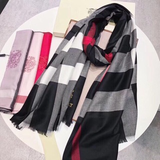Khăn choàng burberry