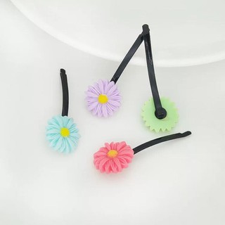 Cột kẹp hoa cúc nhiều màu