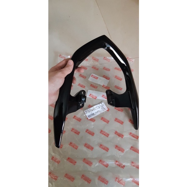 Quai yên (Tay dắt)  Nouvo 4 - 5 - 6 zin chính hãng Yamaha Màu Đen