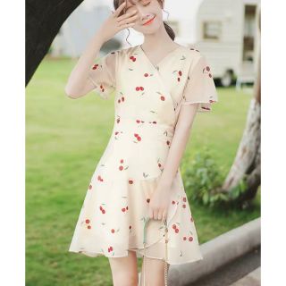 Váy wrap họa tiết cherry