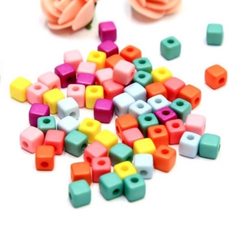 (P132-20) 10-50gam Hỗn hợp hạt nhựa vuông nhiều màu 6mm làm đồ chơi, trang trí