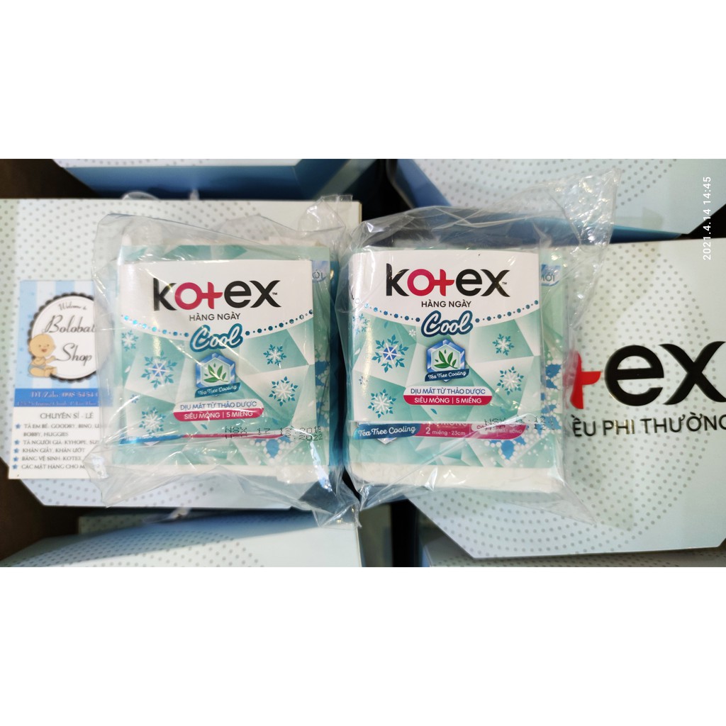 Hộp quà tặng Băng vệ sinh Kotex gồm 8 miếng siêu mỏng cánh 23cm và 10 miếng hằng ngày thảo dược Cool