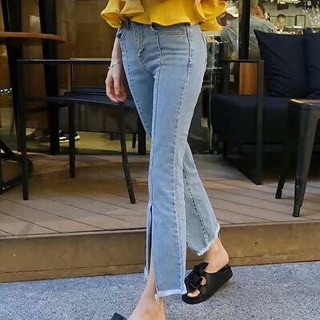 Quần jean ống loe xẻ tà