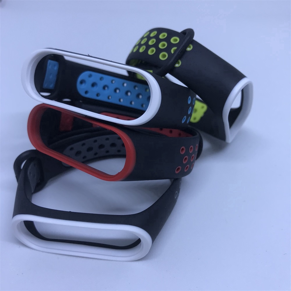 Dây Đeo Thay Thế Chất Liệu Silicon Thiết Kế Hình Avengers Cho for Xiaomi Mi Band 4