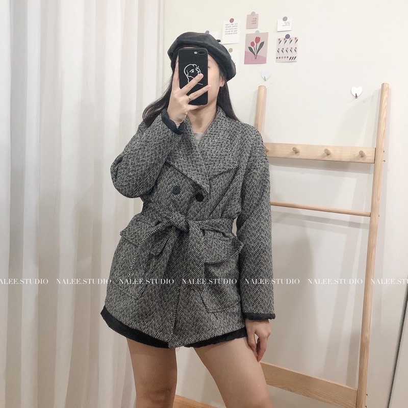 Khoác dạ kẻ chéo kèm đai buộc eo