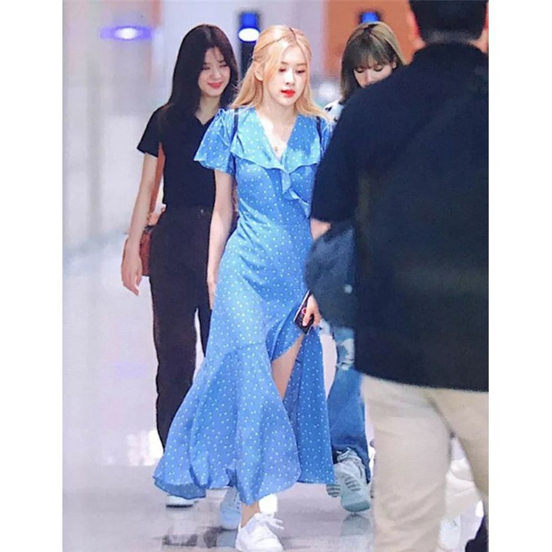 Váy maxi xẻ tà chấm bi xanh giống Rosé BLACKPINK