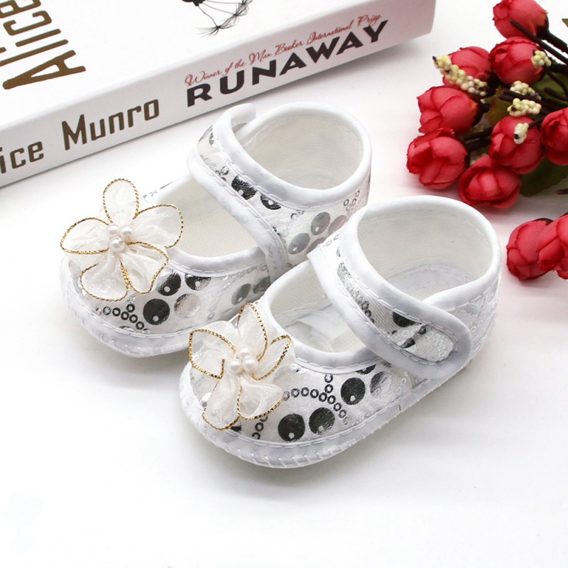 Giày tập đi đế mềm chống trượt đính hoa ngọc trai dành cho bé gái 0-18 tháng tuổi