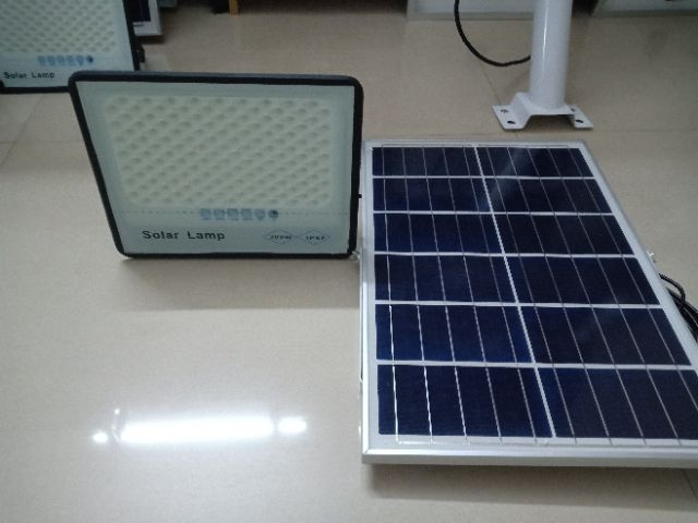Đèn Led Pha Năng Lượng Mặt Trời Solar Lamp 200W ...Vỏ nhôm tản nhiệt, mặt kính cường lực,  hiển thị % PIN khi sạc, | BigBuy360 - bigbuy360.vn