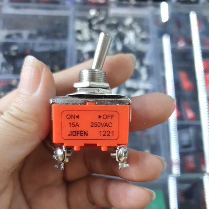 LED QUÝ HIẾU Công tắc gạt 4 chân và 6 chân giá tốt nhất