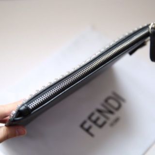 Clutch đính đá cá tính