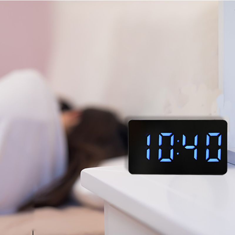 Đồng Hồ Báo Thức Điện Tử Có Đèn LED Mặt Gương Đa Năng