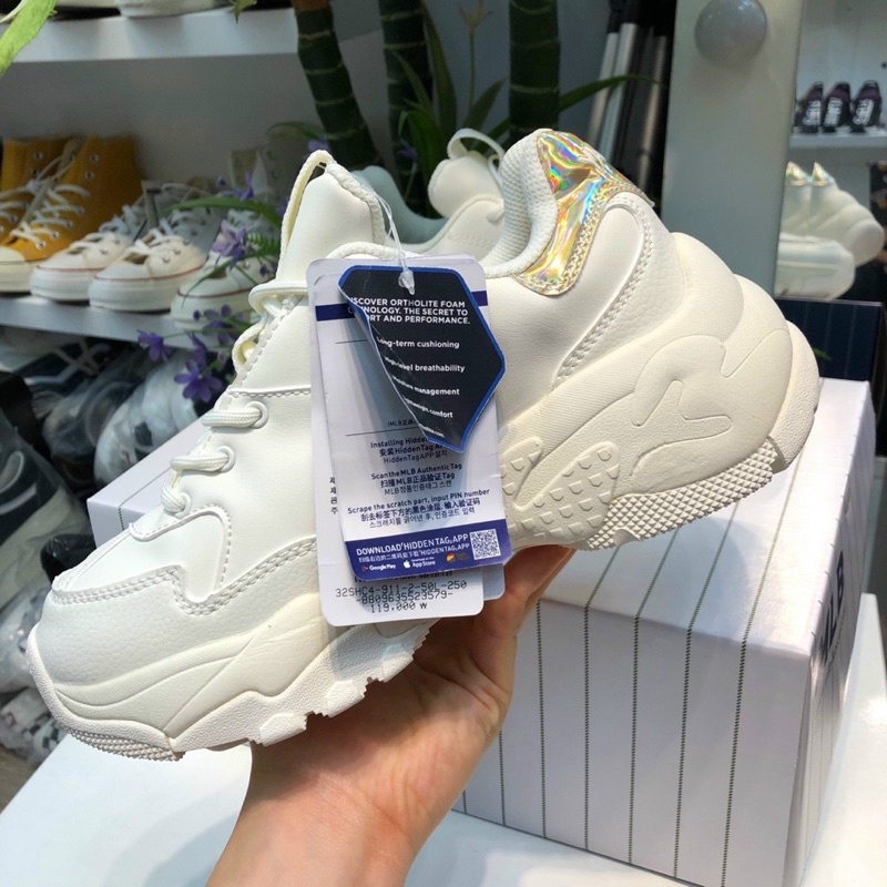 MINTSTOREGiày Sneaker Bóng Chày Màu Kem Gót Hologram